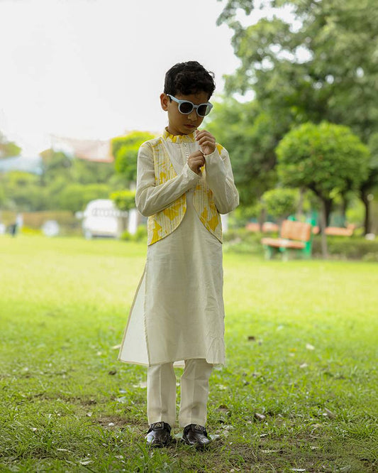 Laddoo Peela Boys Kurta with Jacket & Pajama Set